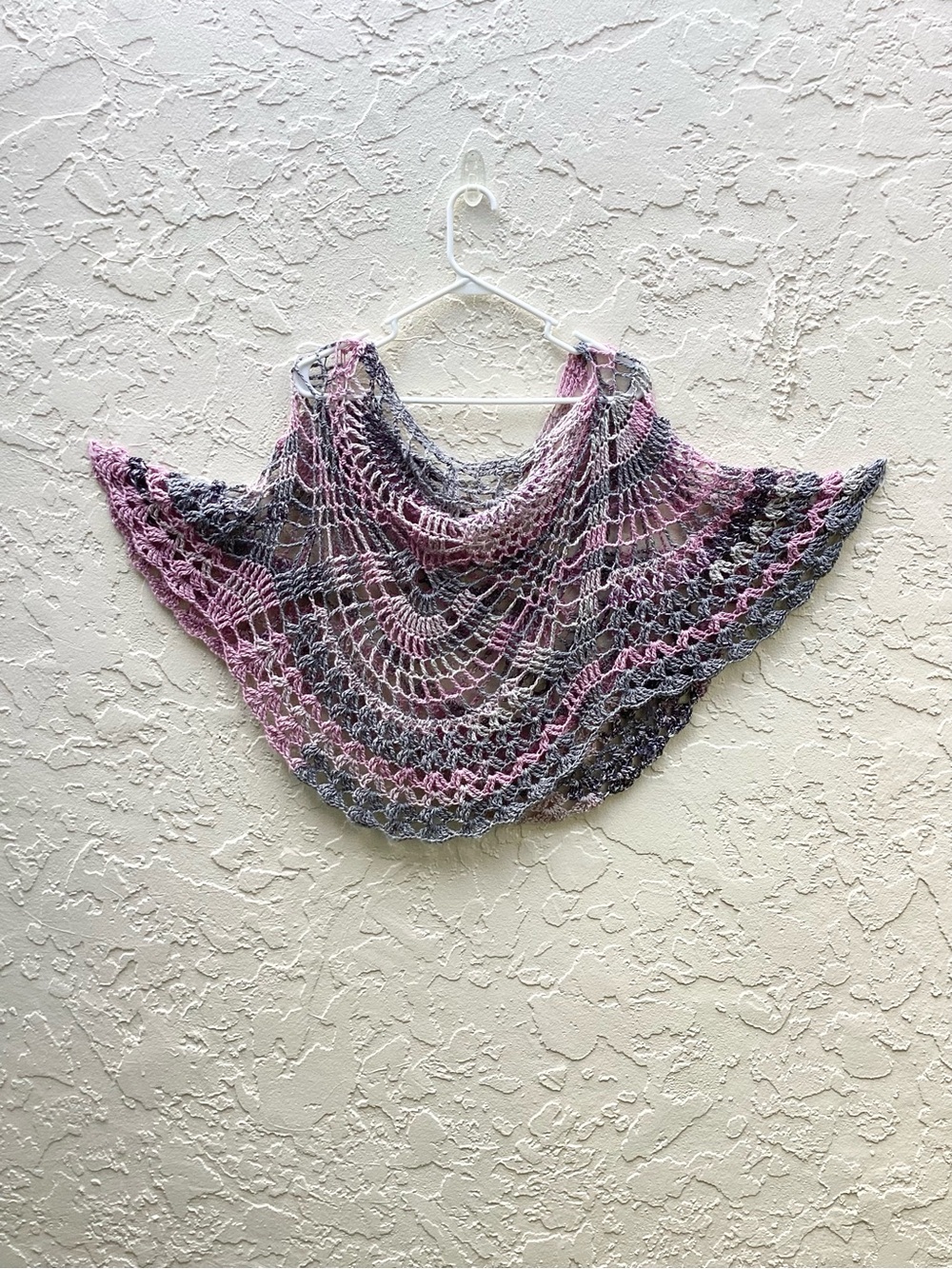 Poncho Hand Crafted Pink Gray Gradient Crochet - Picture 4 of 13